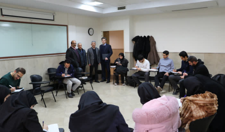 بازدید معاون آموزشی دانشگاه و هیئت رئیسۀ دانشکده از جلسات امتحانات پایان نیمسال اول در دانشکده
