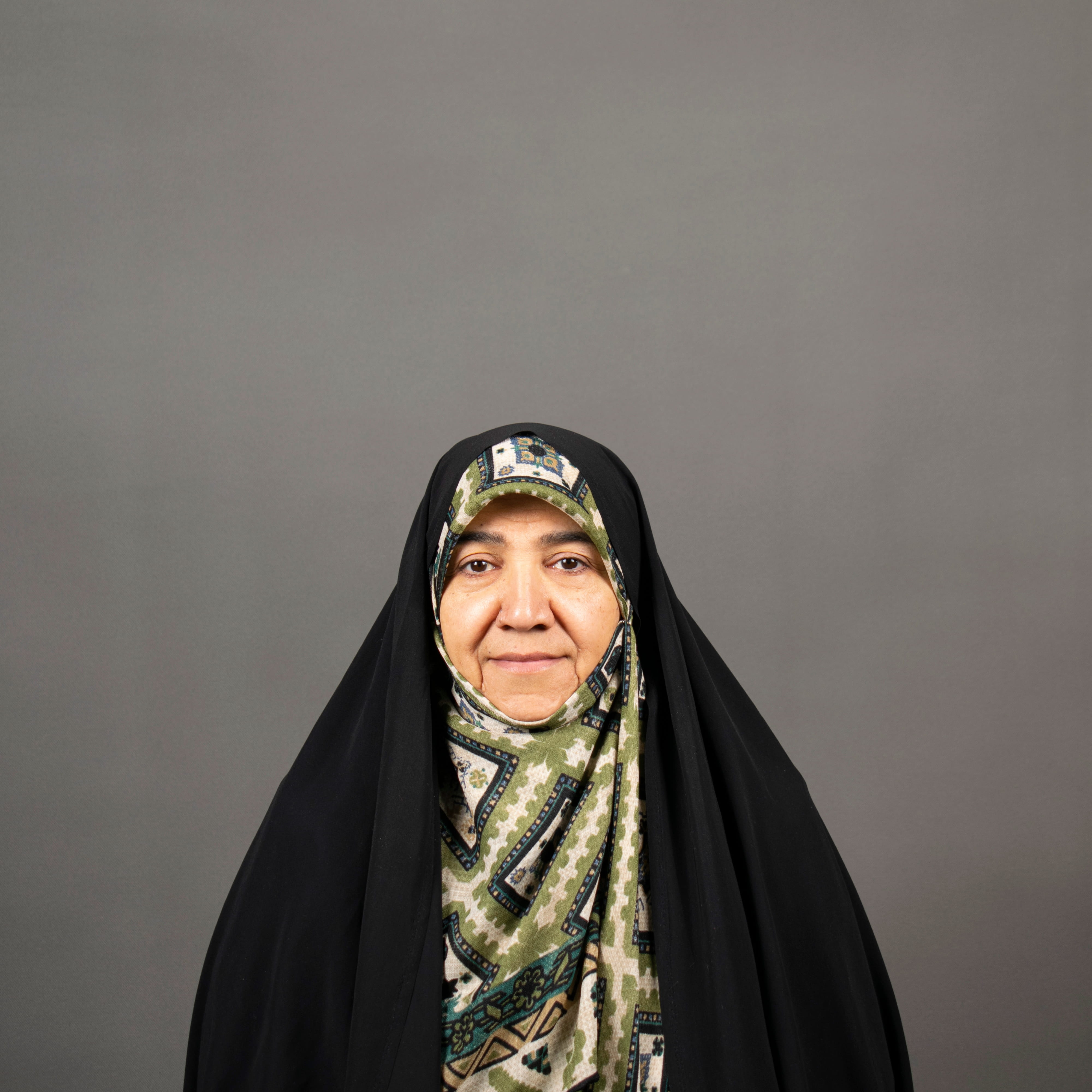 عصمت مومنی